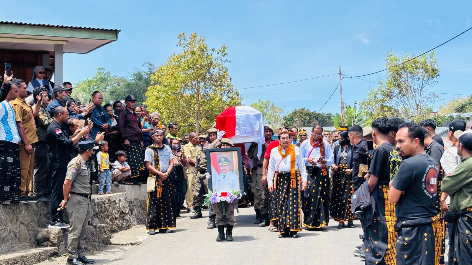 Pemerintah Kabupaten Ngada dan Masyarakat Sambut Jenazah Wakil Bupati Nagekeo